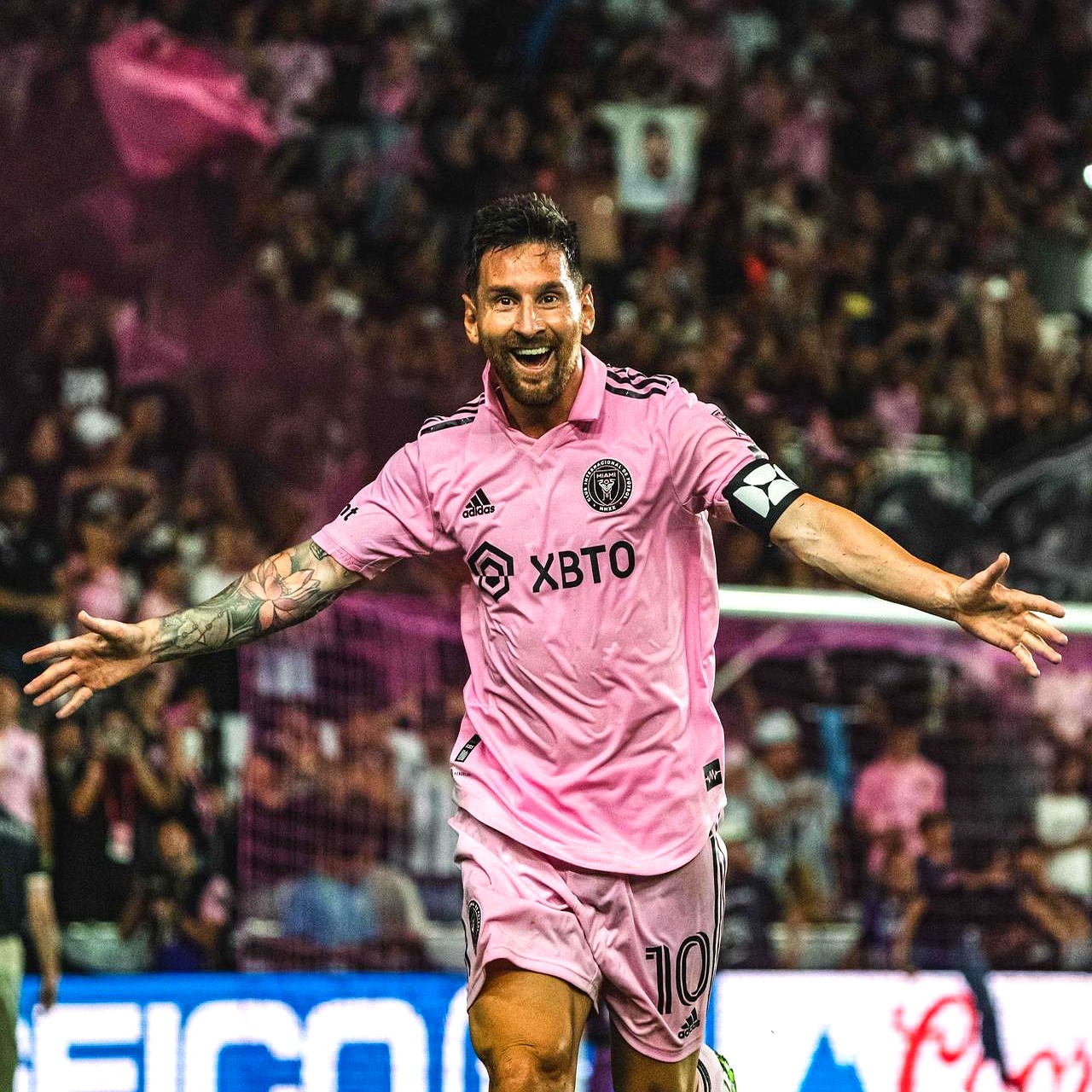 梅西加入巴塞罗那俱乐部